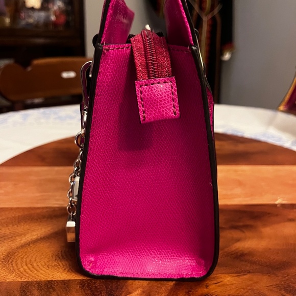 Calvin Klein Fuchsia Hand/Cross Body Purse / BRAND NEW - Picture 8 of 16